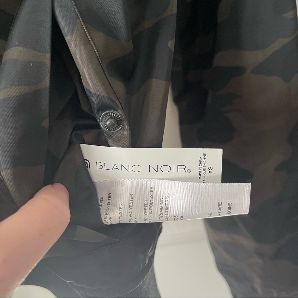 NWOT Women's Blanc Noir Reversible Bomber Jacket in Black & Camo size XS - Picture 11 of 11